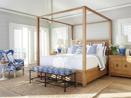 Shorecliff Canopy Bed