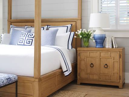 Collins Bachelors Chest