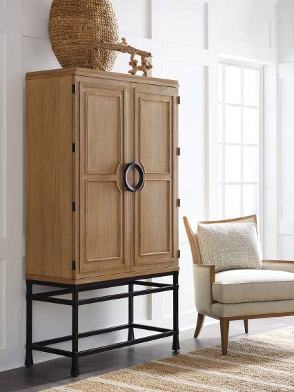 Jade Bar/Chest On Stand