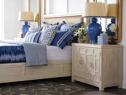 Collins Bachelors Chest