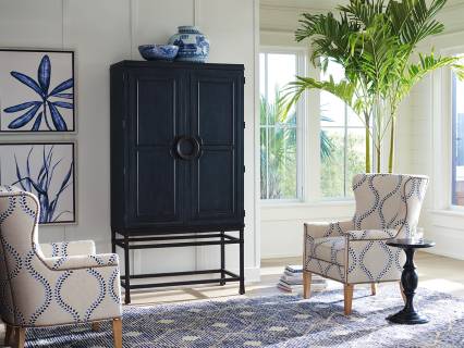 Jade Bar/Chest On Stand