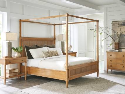 Strand Poster Bed