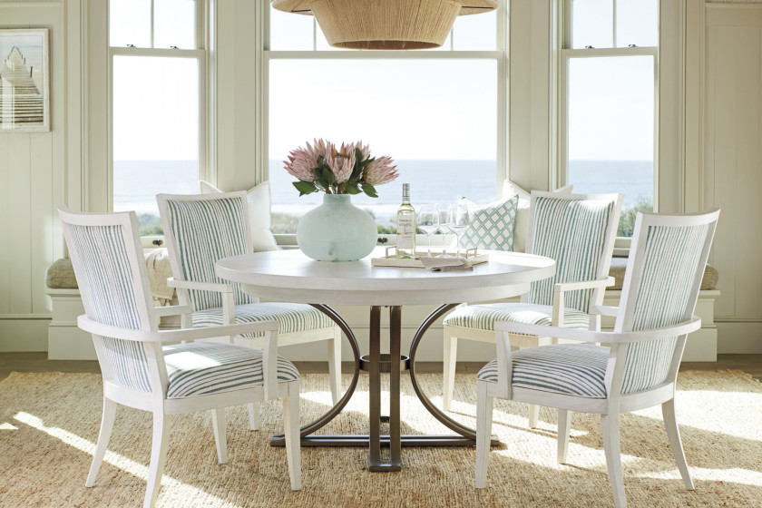 Ocean Breeze: Relaxed Coastal Living, Perfectly Refined